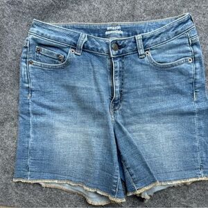 Amazon Essential women’s denim shorts, size 6